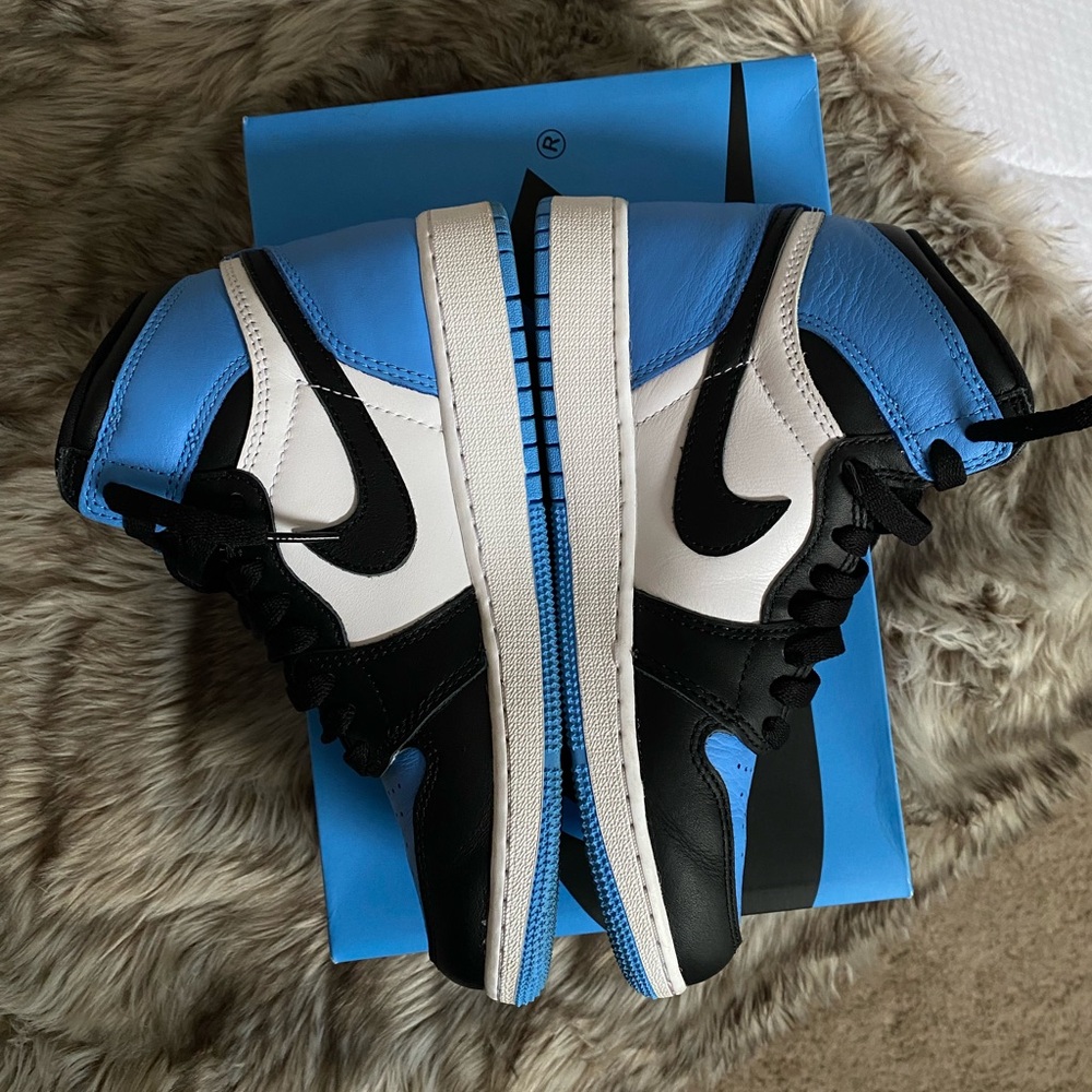 Air Jordan 1 Retro High OG UNC Toe (GS) - FD1437 - 400 - US - Picture 9 of 16
